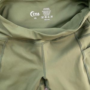 Zyia 20” olive XS pocket light and light leggings